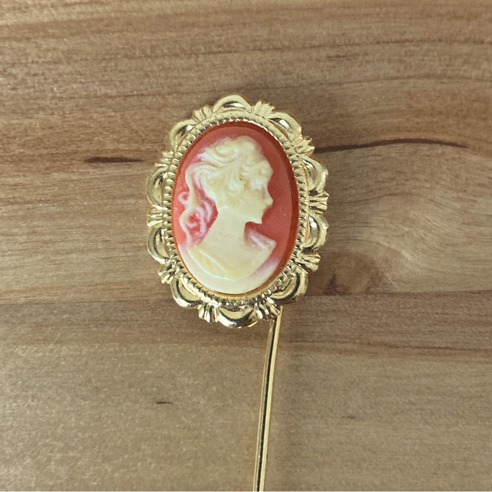 Vintage Gold Tone Cameo Stick Pin